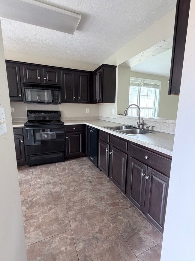 Foto del edificio - 1354 Meadow Glen Rd