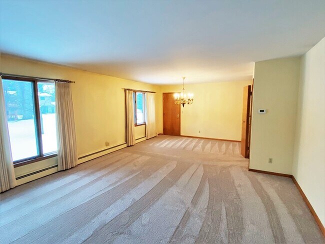Building Photo - 4315 James Dr