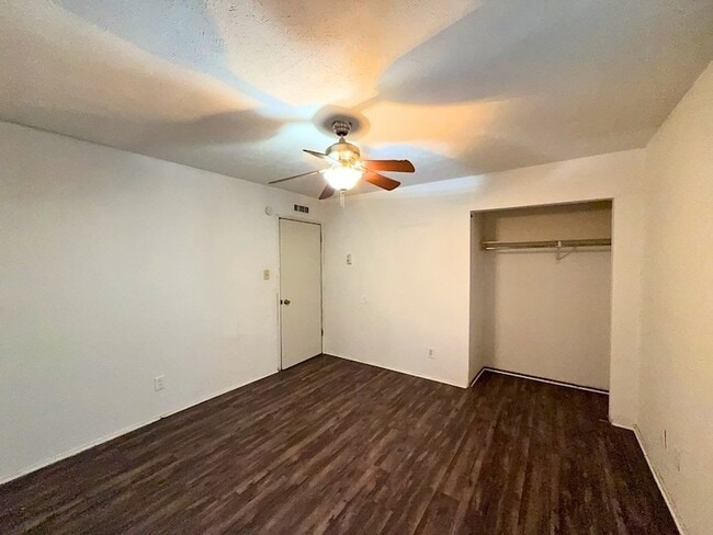 Foto del edificio - 1233 Steinburg Ln