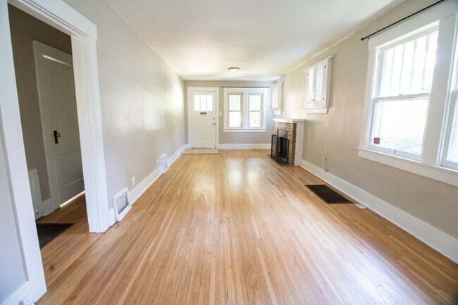 Foto del edificio - 4326 Batavia Pl