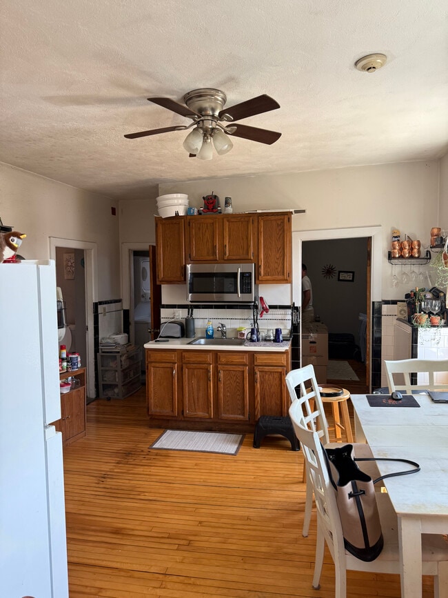 Building Photo - 46 Gesler St