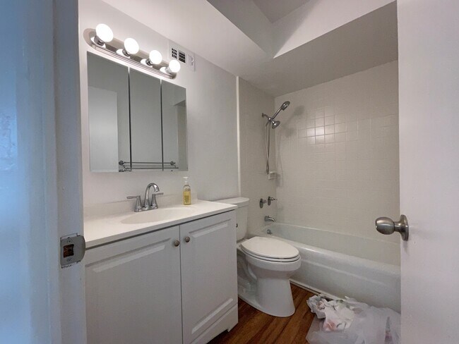 guest/ bathroom - 5400 Likini St