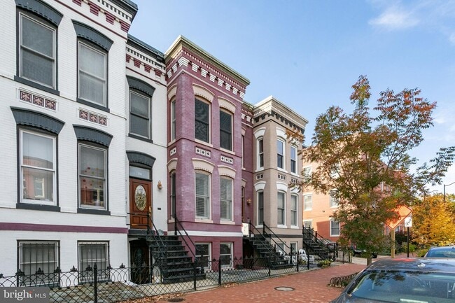 Building Photo - 313 6th St SE
