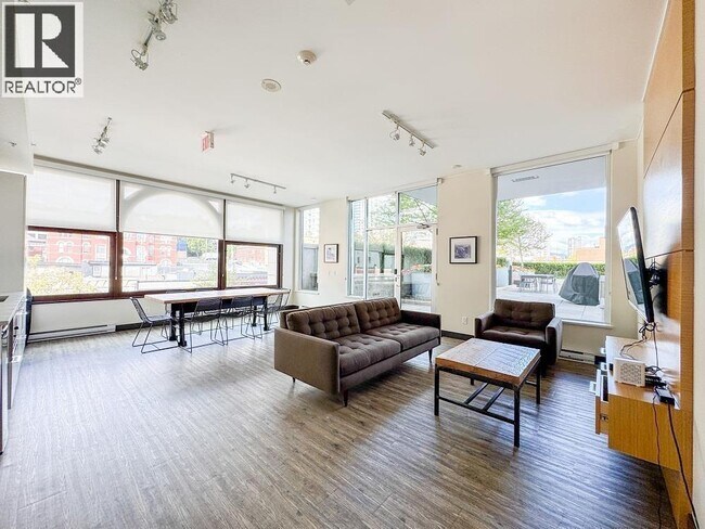 Photo du bâtiment - 668 Columbia St