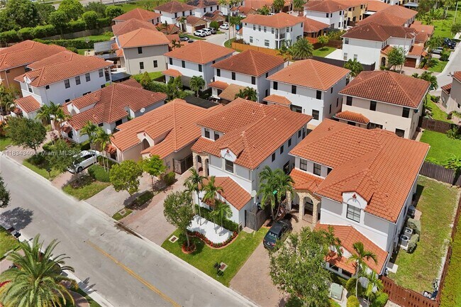 Building Photo - 1007 NW 99th Ct