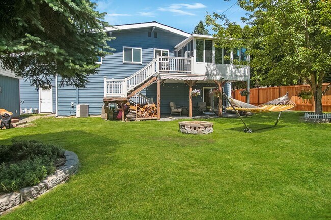 Building Photo - 5bd/2.5ba Redmond Home