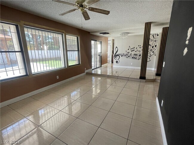 Foto del edificio - 2616 Camphor Tree St