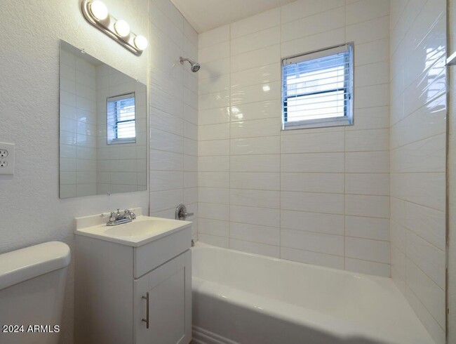 Foto del edificio - Coronado Area of Phoenix Remodeled 2 Bed 1...