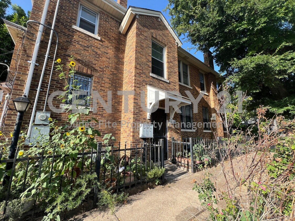 Primary Photo - Cute 2nd Floor 1/1 Located Near Bishop Art...