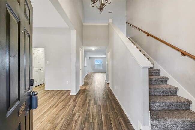 Building Photo - 4202 Parry Dr