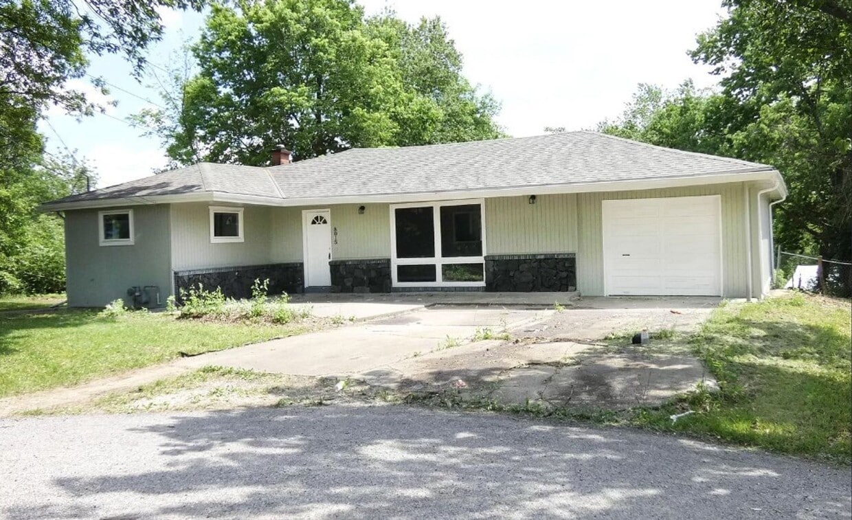 South KC 3 Bedroom Home! Come Make It Your... House Rental in Kansas