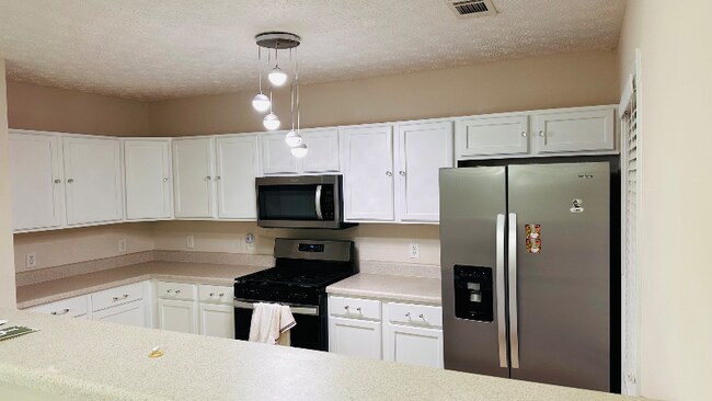 Foto del edificio - 5961 Grovegate Ln