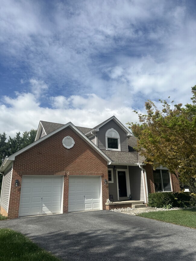 Foto del edificio - 4640 Newington Rd