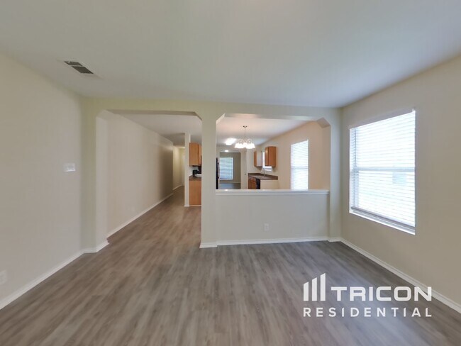 Foto del edificio - 1027 Creek Knoll