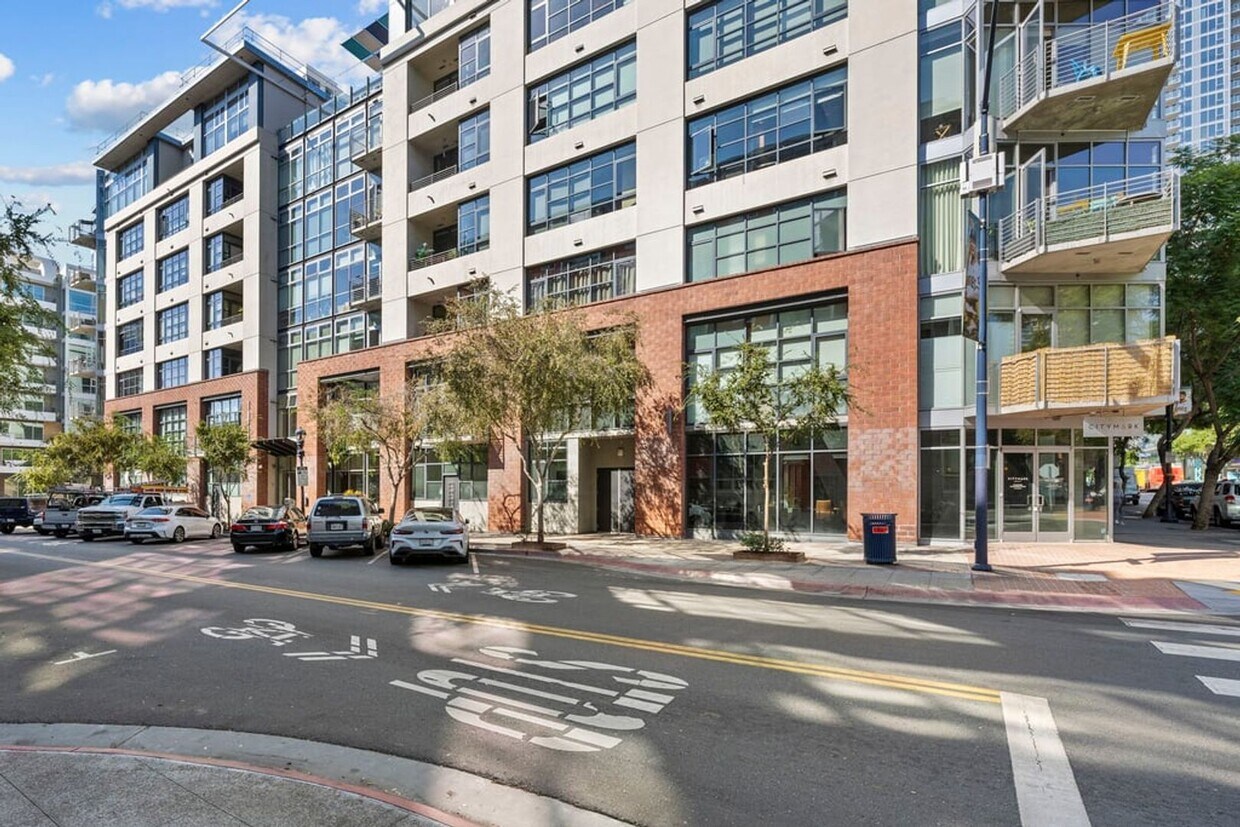 Foto principal - Modern 2 Bed + Office, 2 Bath Rental - Pri...