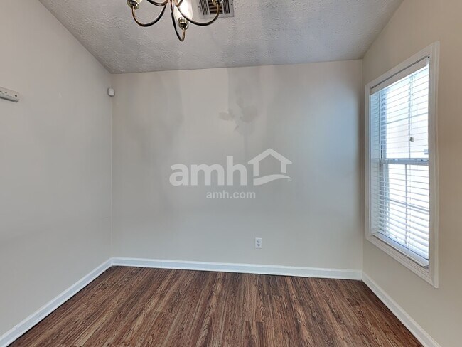 Foto del edificio - 740 Chatham Park Dr