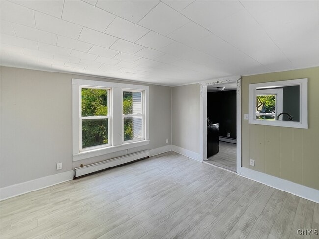 Building Photo - 262 W 4th St S