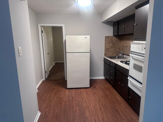 Building Photo - 340 Ripka St