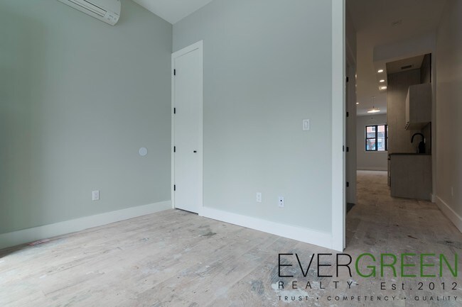 Foto del edificio - 81 Central Ave