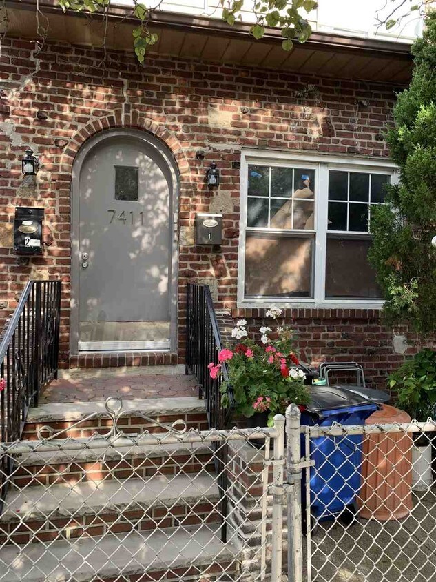 Foto principal - 7411 2nd Ave
