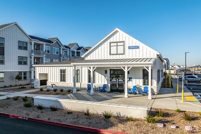 Alternate Building View - Hayden Parkway Apartments