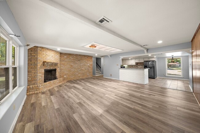 Foto del edificio - 7014 Woodfern Dr