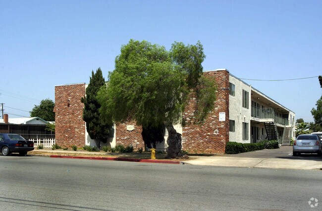 Building Photo - 1937 L Ave