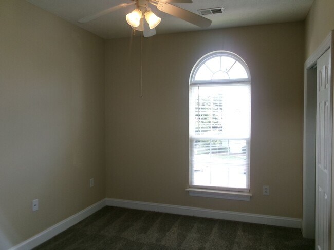 Foto del edificio - 110 Fountain Pointe Ln
