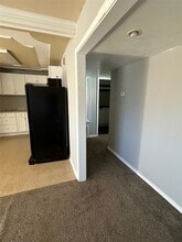 Building Photo - 516 Holiday Dr