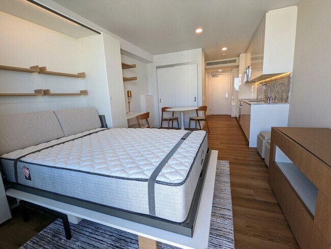Foto del edificio - New Fully Furnished High Floor luxurious Studio with 1-Parking at 'A'ali'i
