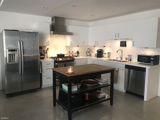 Building Photo - 2 br, 2.5 bath Condo - 2400 Corinth Avenue 22