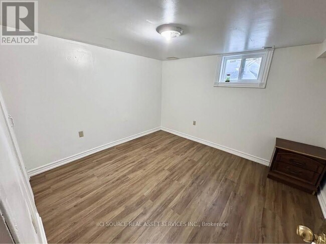 Photo du bâtiment - 61 Christina Crescent