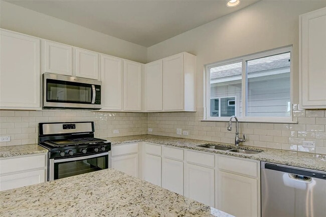 Foto del edificio - Room in House on Spinnaker Loop