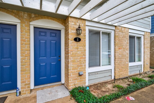 Foto del edificio - 754 Memorial Mews St