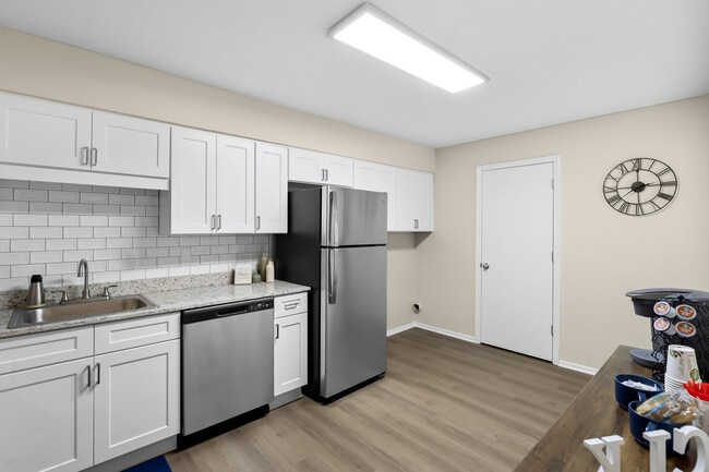 Building Photo - Legacy on Lynnfield