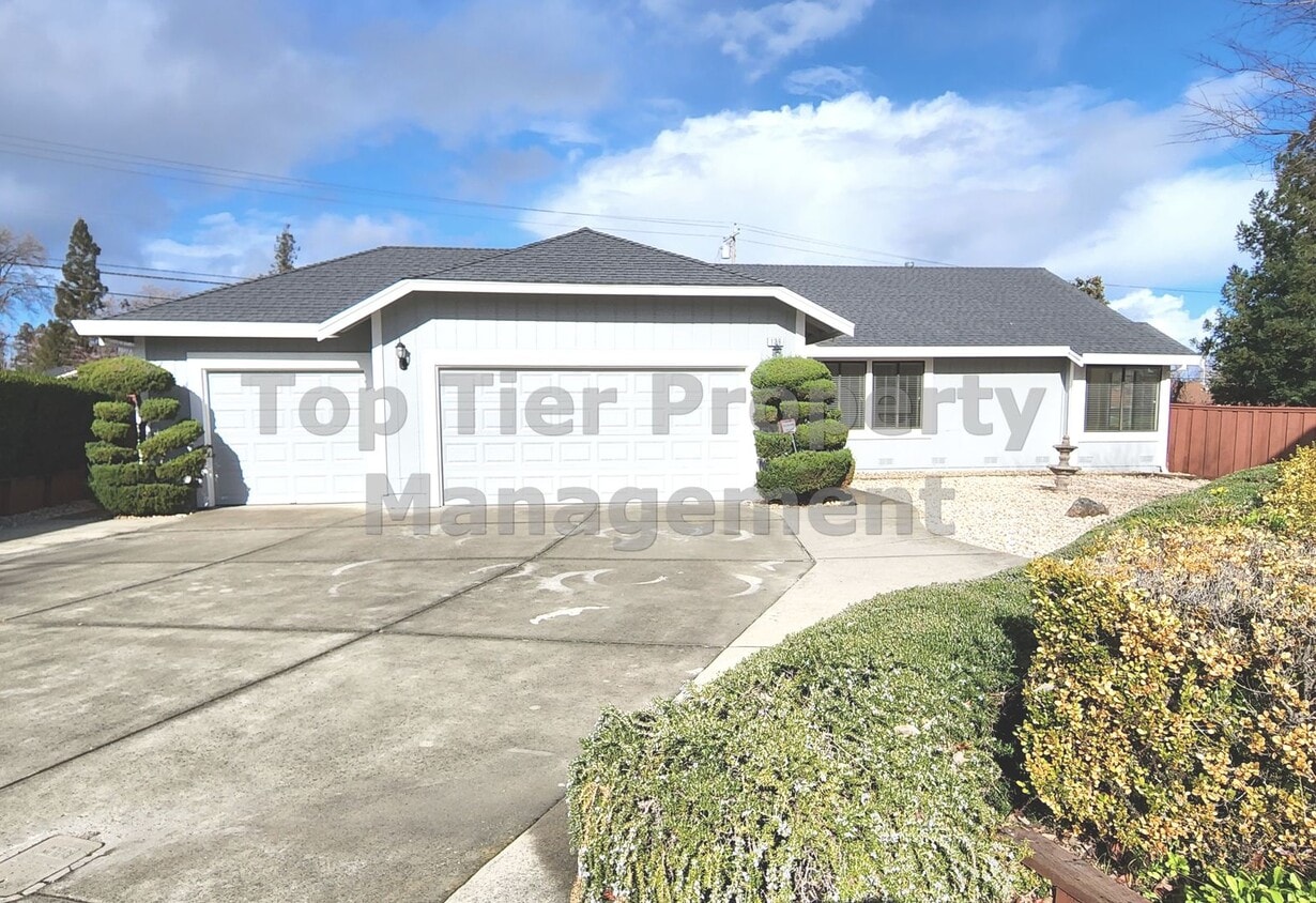 Primary Photo - Spacious 4 Bed/2 Bath /1,970 square foot h...