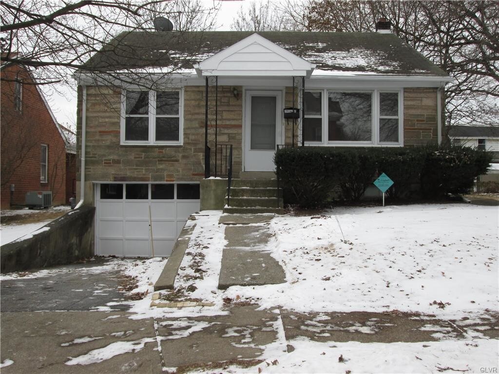 Primary Photo - 330 E Market St