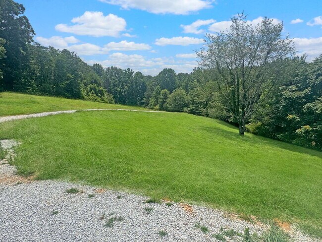 Foto del edificio - Private 2.5-Acre Mini Farm Near Lake Lanier | 3BR/2BA | Peaceful Country Living
