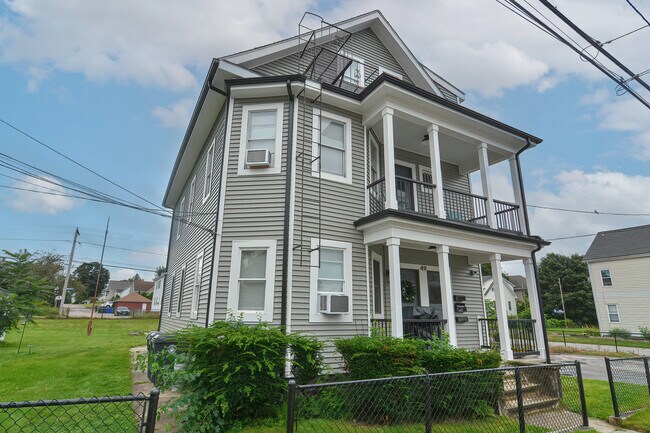 Building Photo - 49 Emanuel St