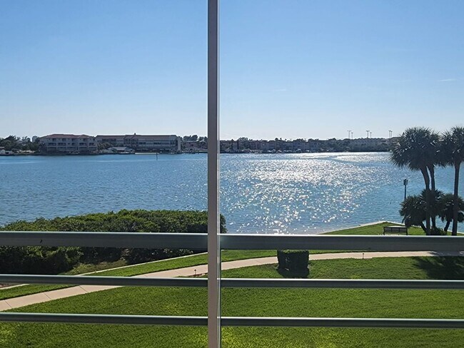 Foto del edificio - Condo - Coral Pointe At Harbourside with Water Views