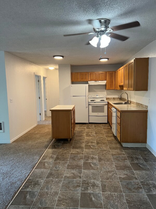 Building Photo - 17260 SW Heritage Ct
