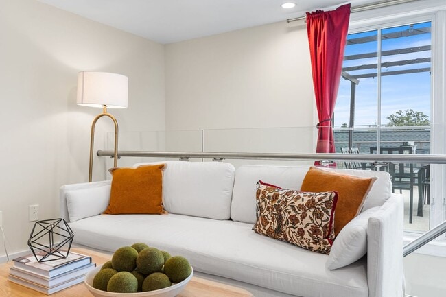 Building Photo - Stylish 2BR/2BA Bi-Level Condo with Private Roof Deck and Covered Parking!