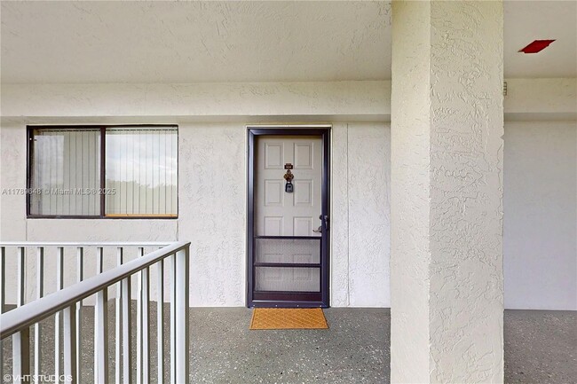 Building Photo - 2334 S Cypress Bend Dr