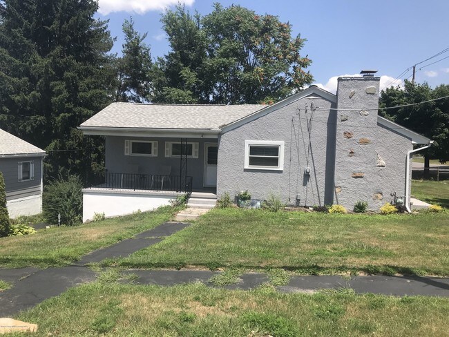 Building Photo - 2260 S Webster Ave