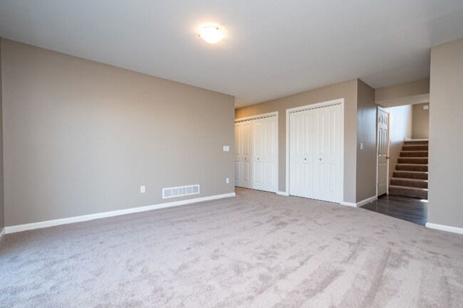Building Photo - 381 Redwood Ct