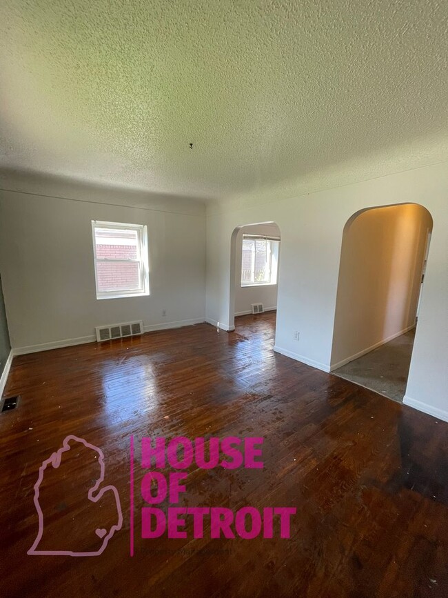Foto del edificio - 3 BED 1 BATH | FREE PRE SCREEN | OVER 1200...