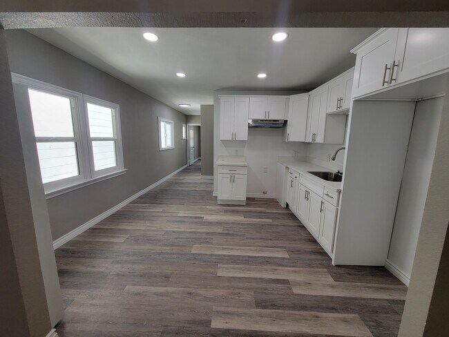 Building Photo - 3069 Harrington Ave