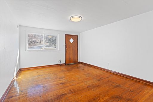 Foto del edificio - Comfortable & Convenient 1-Bedroom Apartment in Prime Lynchburg Location!