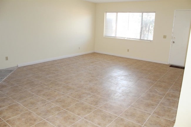 Foto del edificio - 15893 Sago Rd