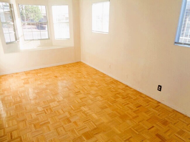 Building Photo - Adorable Single Level Northeast Home With Refrigerated Air Located In Quiet Neighborhood